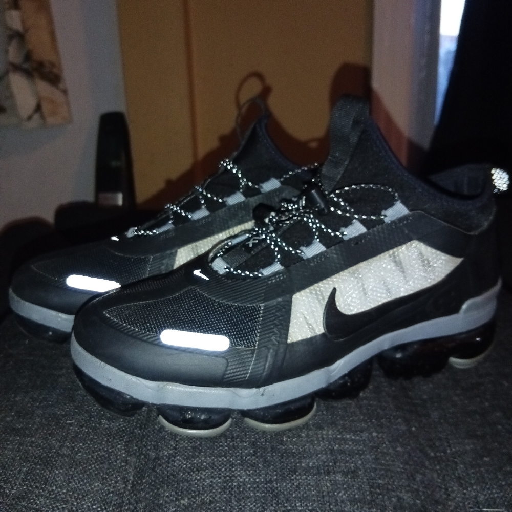 Nike Black and Gray Athletic Shoes with Air Cushioning